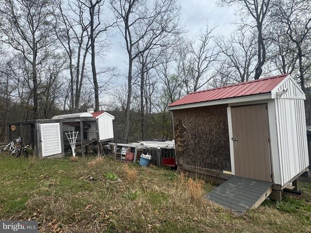 1821 BEARS LOPE LN, Great Cacapon, WV 25422