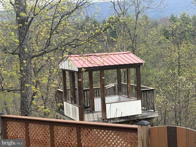 1821 BEARS LOPE LN, Great Cacapon, WV 25422