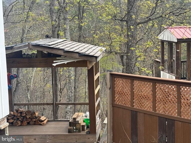 1821 BEARS LOPE LN, Great Cacapon, WV 25422