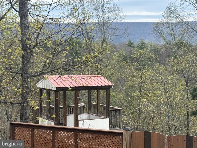 1821 BEARS LOPE LN, Great Cacapon, WV 25422