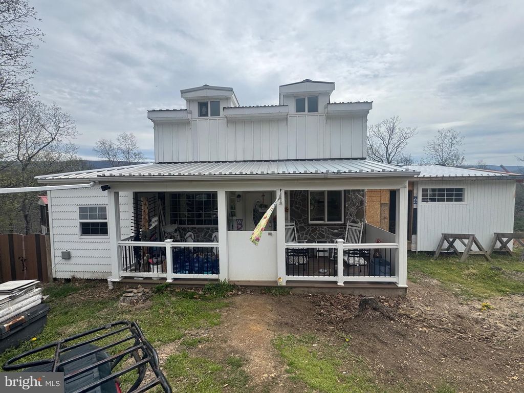 1821 BEARS LOPE LN, Great Cacapon, WV 25422
