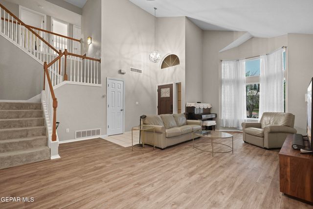 6809 ECHO CLIFFS Drive, El Paso, TX 79912