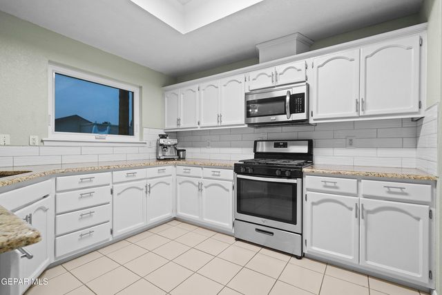 6809 ECHO CLIFFS Drive, El Paso, TX 79912
