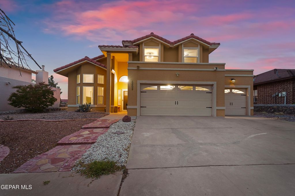 6809 ECHO CLIFFS Drive, El Paso, TX 79912