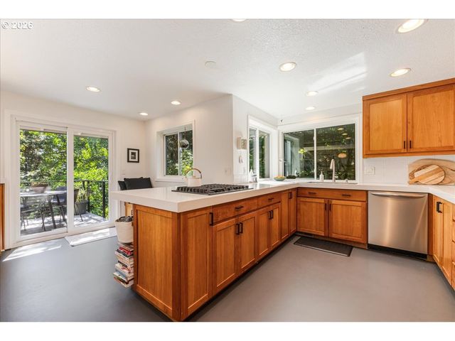 25 BECKET St, Lake Oswego, OR 97035