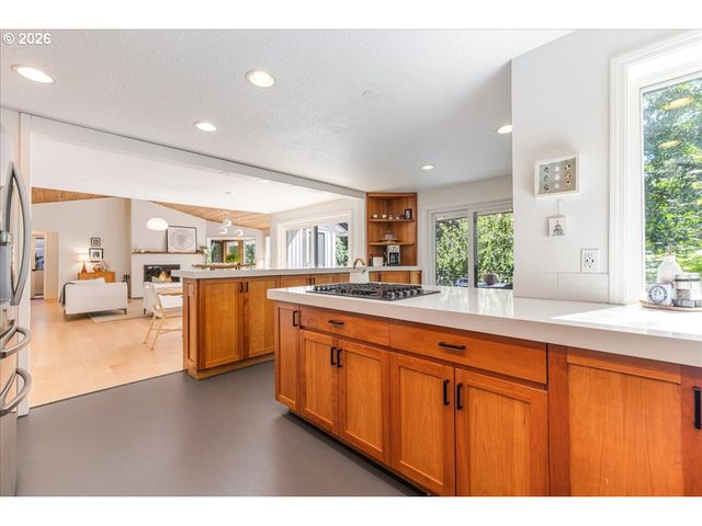 25 BECKET St, Lake Oswego, OR 97035