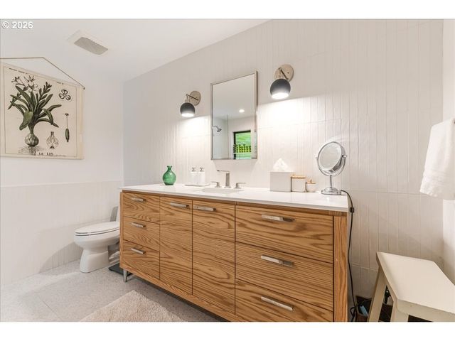 25 BECKET St, Lake Oswego, OR 97035