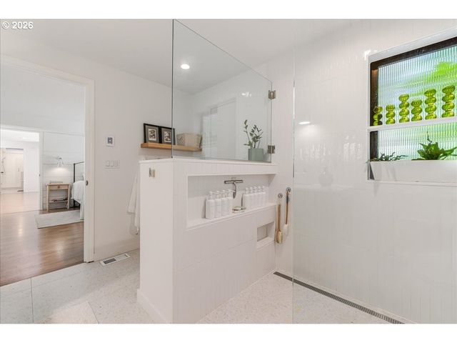 25 BECKET St, Lake Oswego, OR 97035