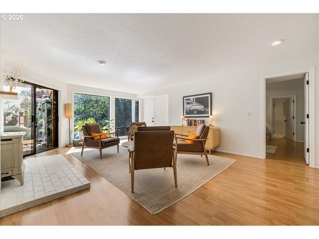 25 BECKET St, Lake Oswego, OR 97035