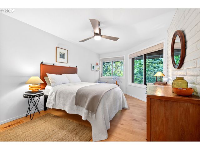 25 BECKET St, Lake Oswego, OR 97035