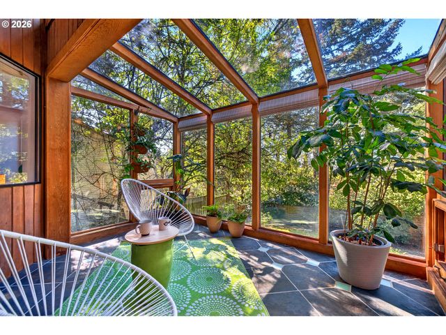 25 BECKET St, Lake Oswego, OR 97035