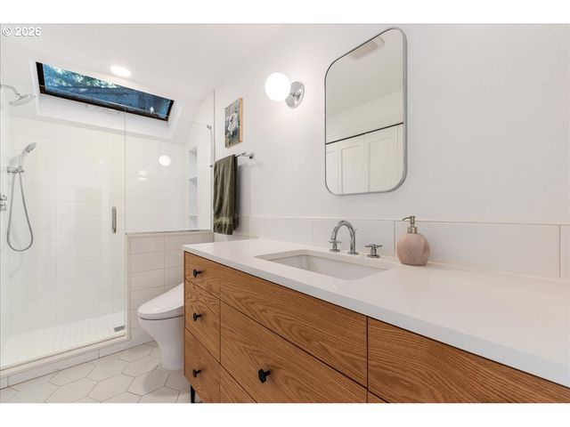 25 BECKET St, Lake Oswego, OR 97035