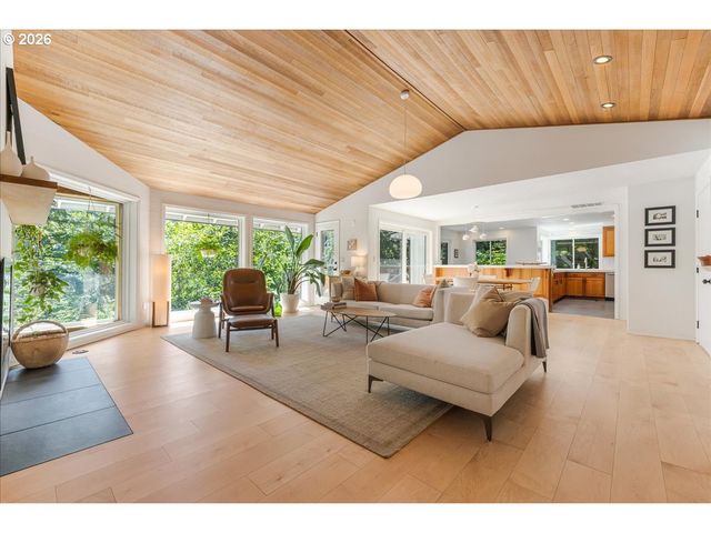 25 BECKET St, Lake Oswego, OR 97035