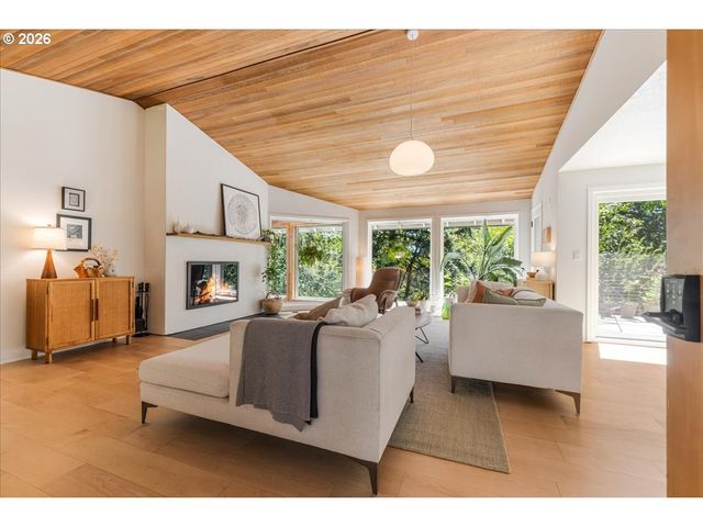 25 BECKET St, Lake Oswego, OR 97035