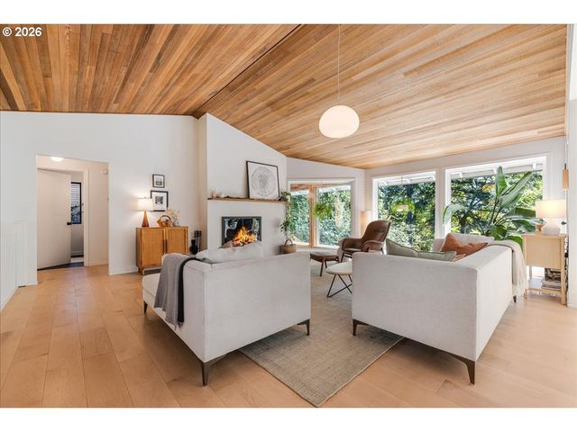 25 BECKET St, Lake Oswego, OR 97035