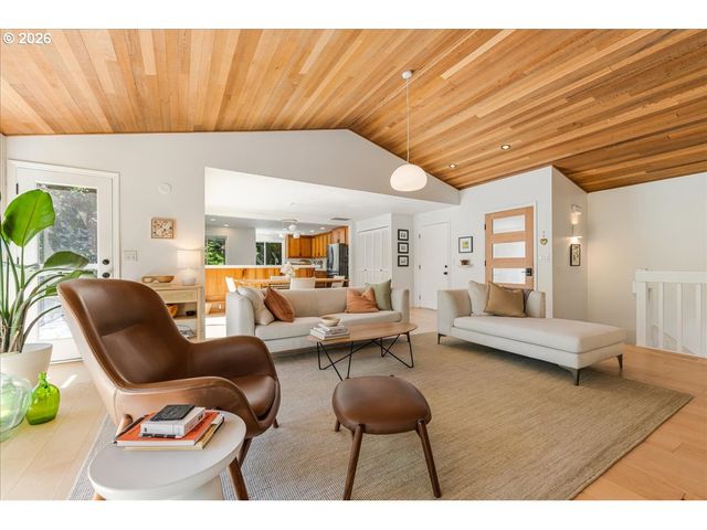 25 BECKET St, Lake Oswego, OR 97035