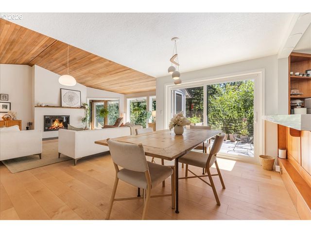 25 BECKET St, Lake Oswego, OR 97035