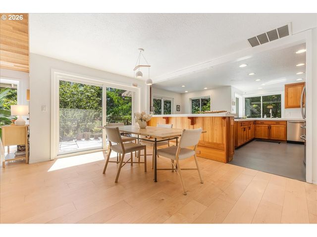 25 BECKET St, Lake Oswego, OR 97035