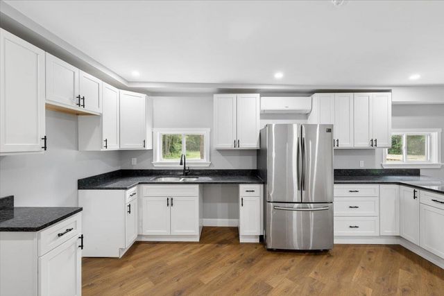 1305 Old Hillsboro Road, Henniker, NH 03242