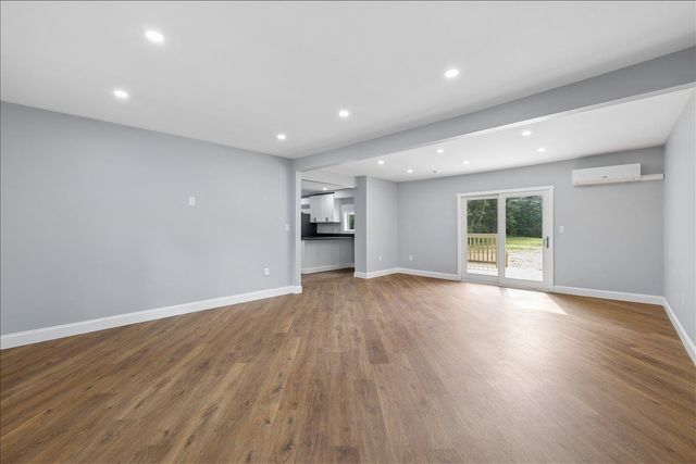 1305 Old Hillsboro Road, Henniker, NH 03242