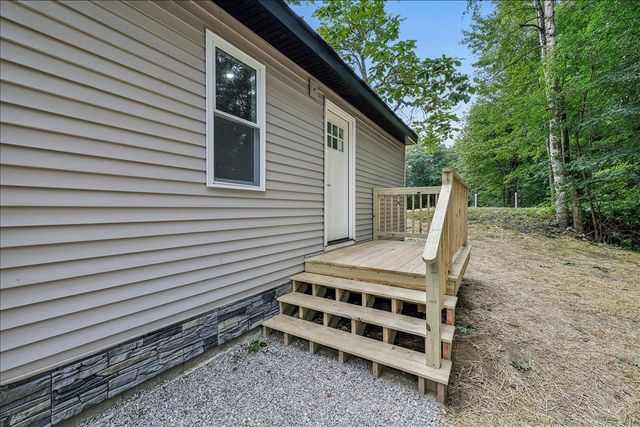1305 Old Hillsboro Road, Henniker, NH 03242