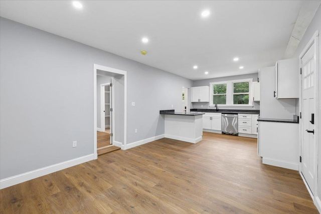 1305 Old Hillsboro Road, Henniker, NH 03242
