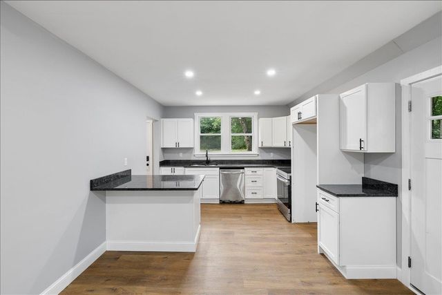 1305 Old Hillsboro Road, Henniker, NH 03242