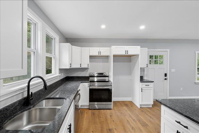 1305 Old Hillsboro Road, Henniker, NH 03242