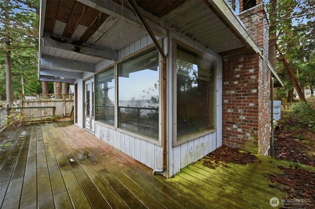 1284 Dines Point Rd, Greenbank, WA 98253