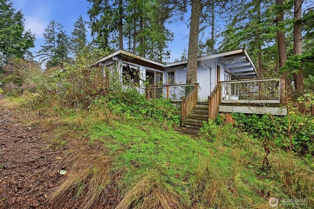 1284 Dines Point Rd, Greenbank, WA 98253