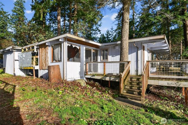 1284 Dines Point Rd, Greenbank, WA 98253