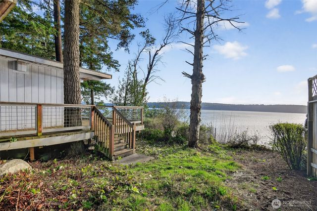 1284 Dines Point Rd, Greenbank, WA 98253