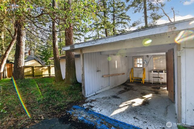 1284 Dines Point Rd, Greenbank, WA 98253