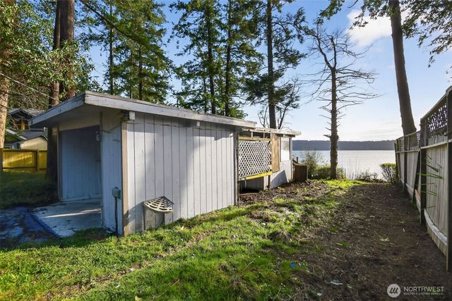 1284 Dines Point Rd, Greenbank, WA 98253