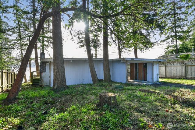 1284 Dines Point Rd, Greenbank, WA 98253