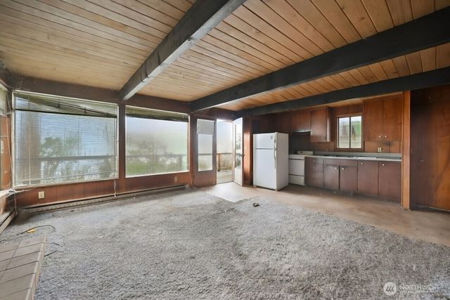 1284 Dines Point Rd, Greenbank, WA 98253