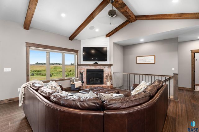 27061 Saddlerock Pl Place, Harrisburg, SD 57032