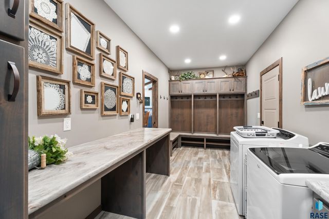 27061 Saddlerock Pl Place, Harrisburg, SD 57032