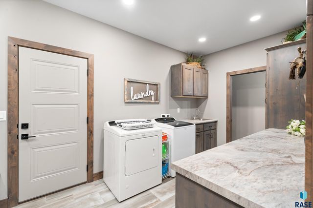 27061 Saddlerock Pl Place, Harrisburg, SD 57032