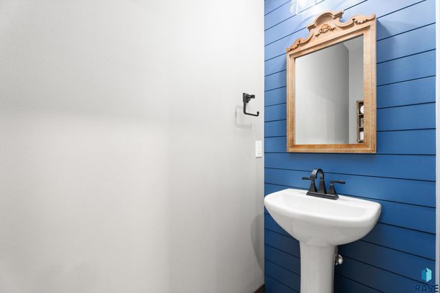 27061 Saddlerock Pl Place, Harrisburg, SD 57032