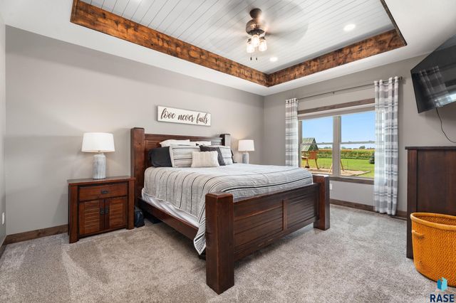 27061 Saddlerock Pl Place, Harrisburg, SD 57032