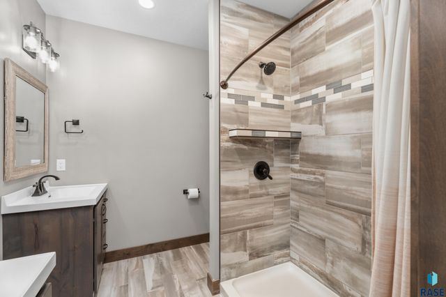 27061 Saddlerock Pl Place, Harrisburg, SD 57032