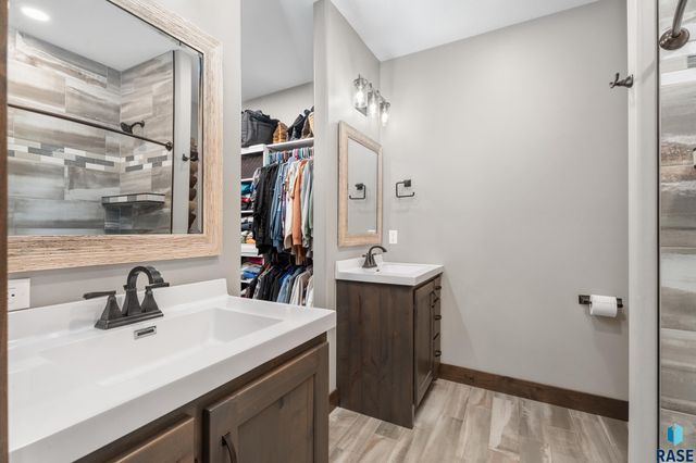 27061 Saddlerock Pl Place, Harrisburg, SD 57032