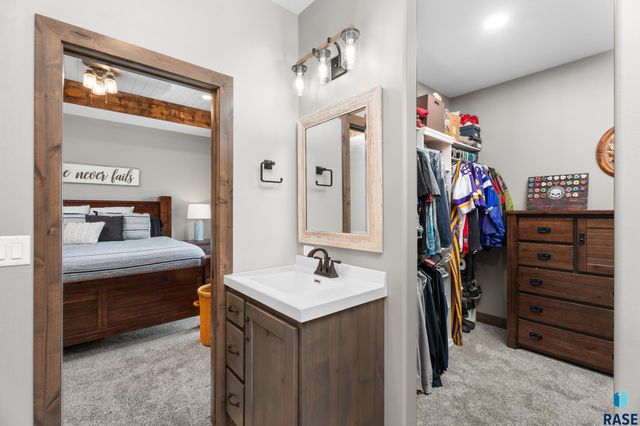 27061 Saddlerock Pl Place, Harrisburg, SD 57032