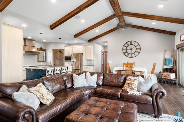 27061 Saddlerock Pl Place, Harrisburg, SD 57032