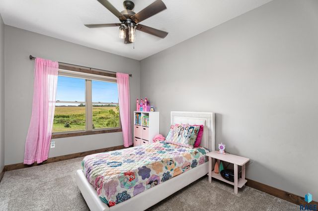 27061 Saddlerock Pl Place, Harrisburg, SD 57032