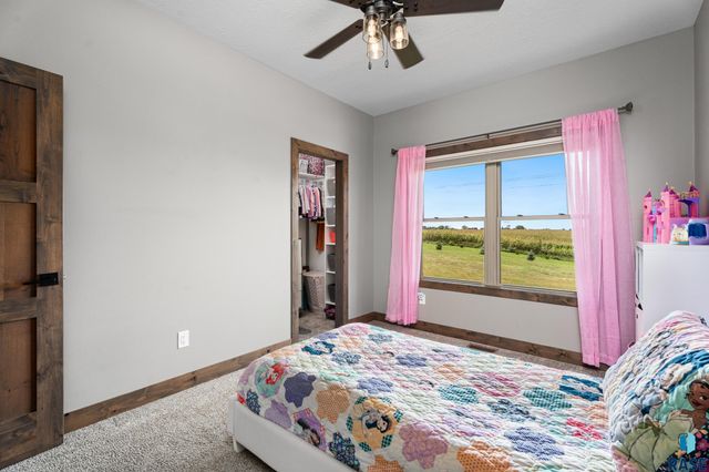 27061 Saddlerock Pl Place, Harrisburg, SD 57032