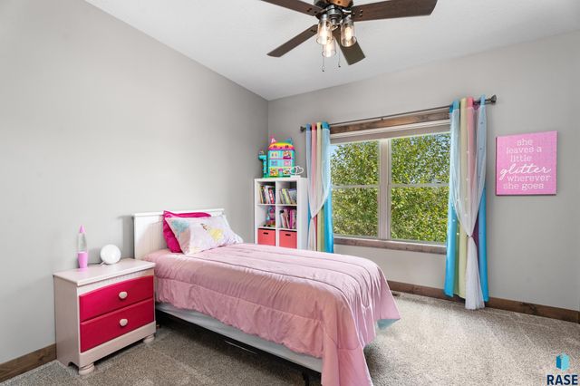 27061 Saddlerock Pl Place, Harrisburg, SD 57032