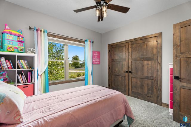 27061 Saddlerock Pl Place, Harrisburg, SD 57032