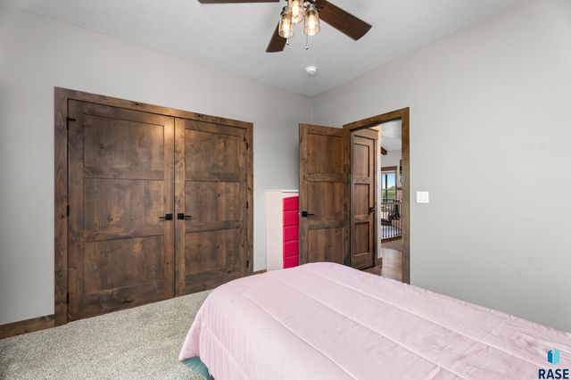 27061 Saddlerock Pl Place, Harrisburg, SD 57032